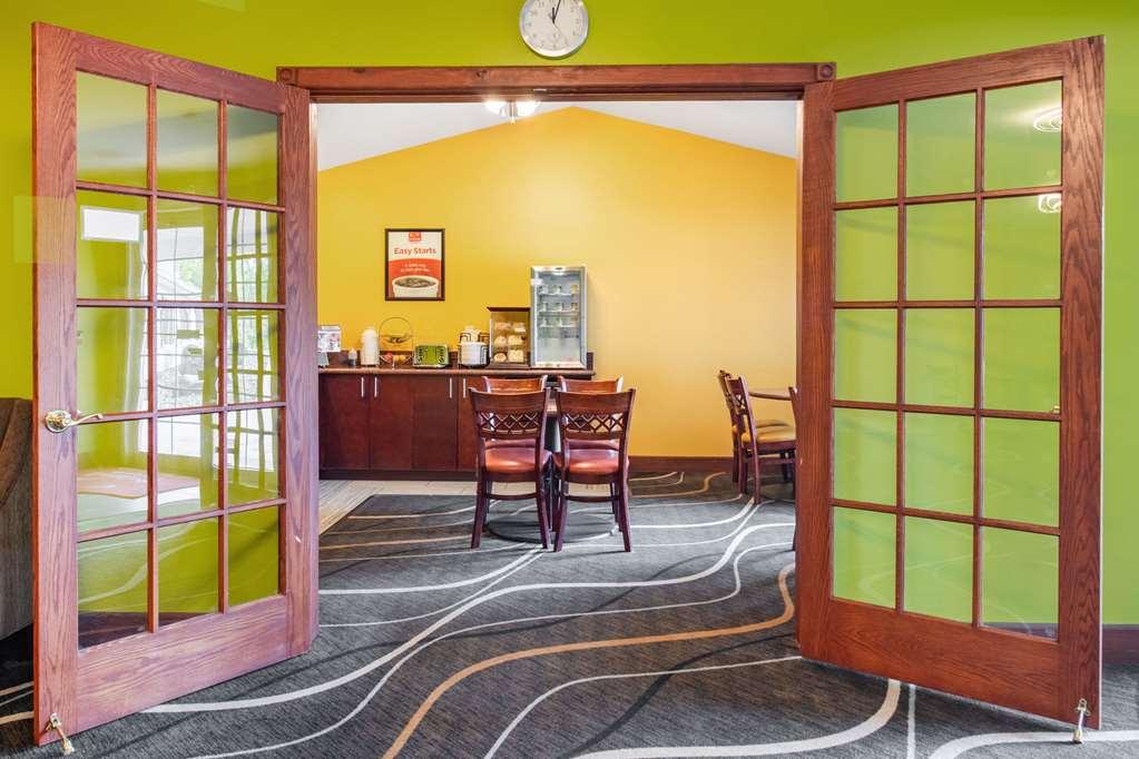 Econo Lodge Inn & Suites Eau Claire Étterem fotó
