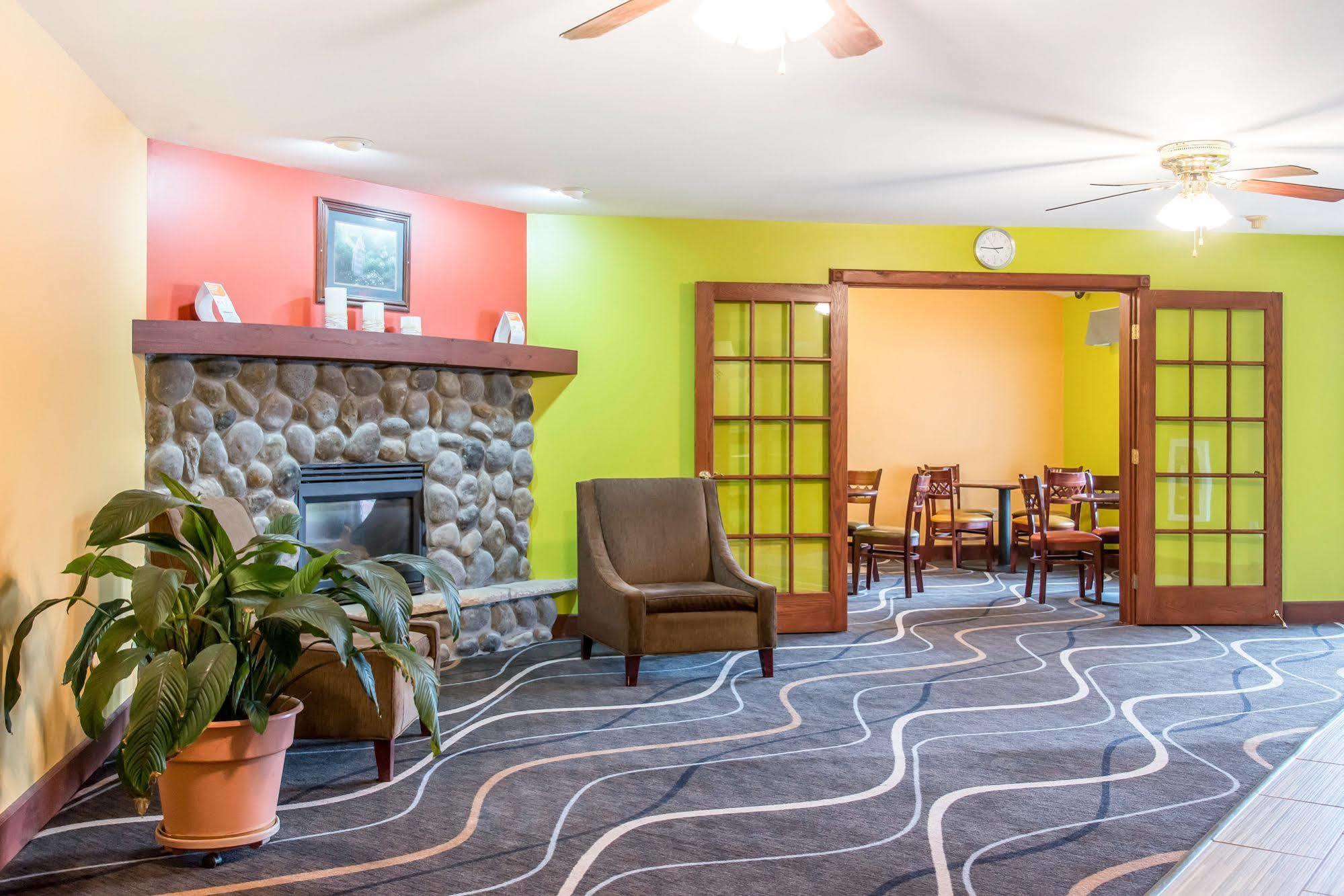 Econo Lodge Inn & Suites Eau Claire Kültér fotó