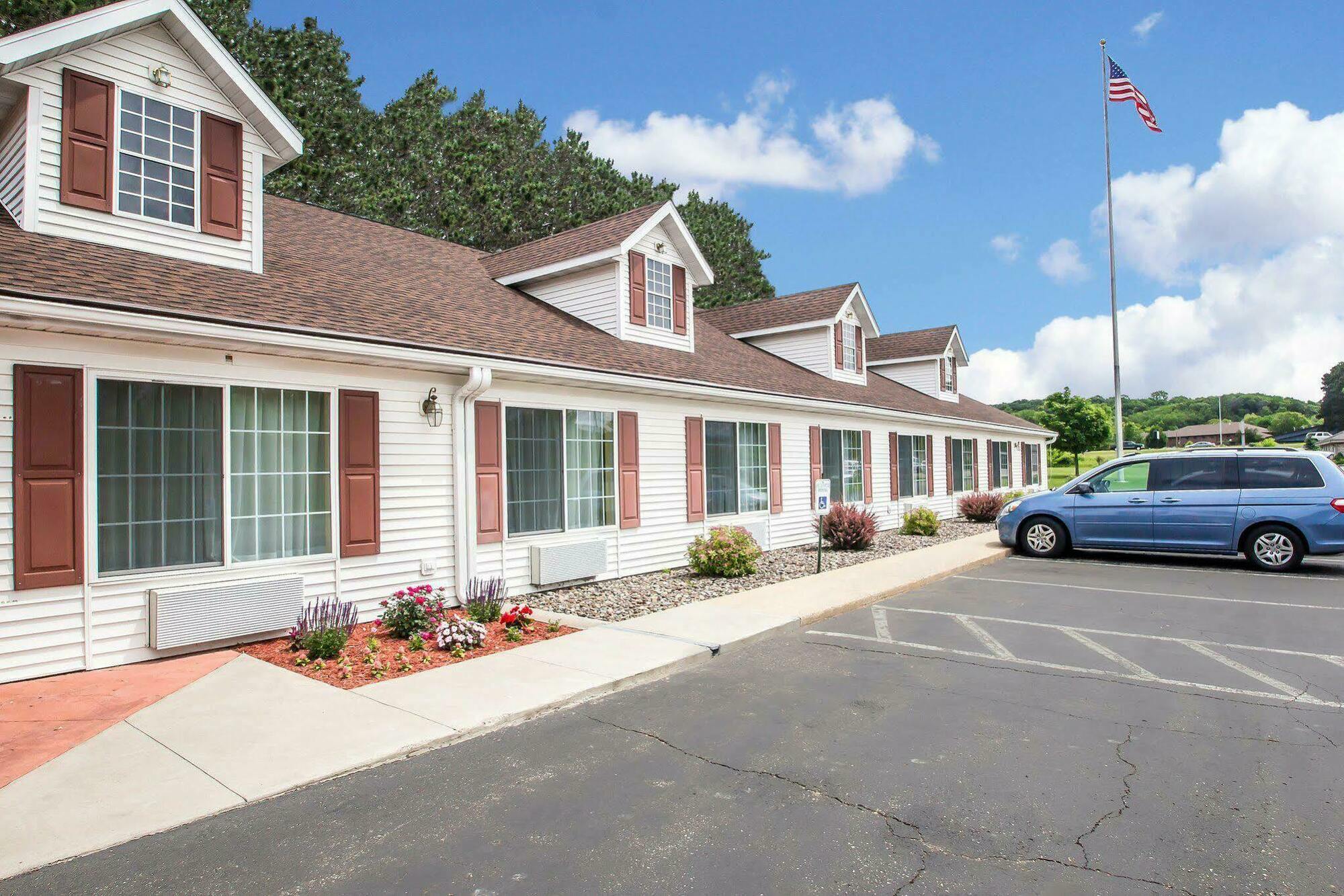 Econo Lodge Inn & Suites Eau Claire Kültér fotó