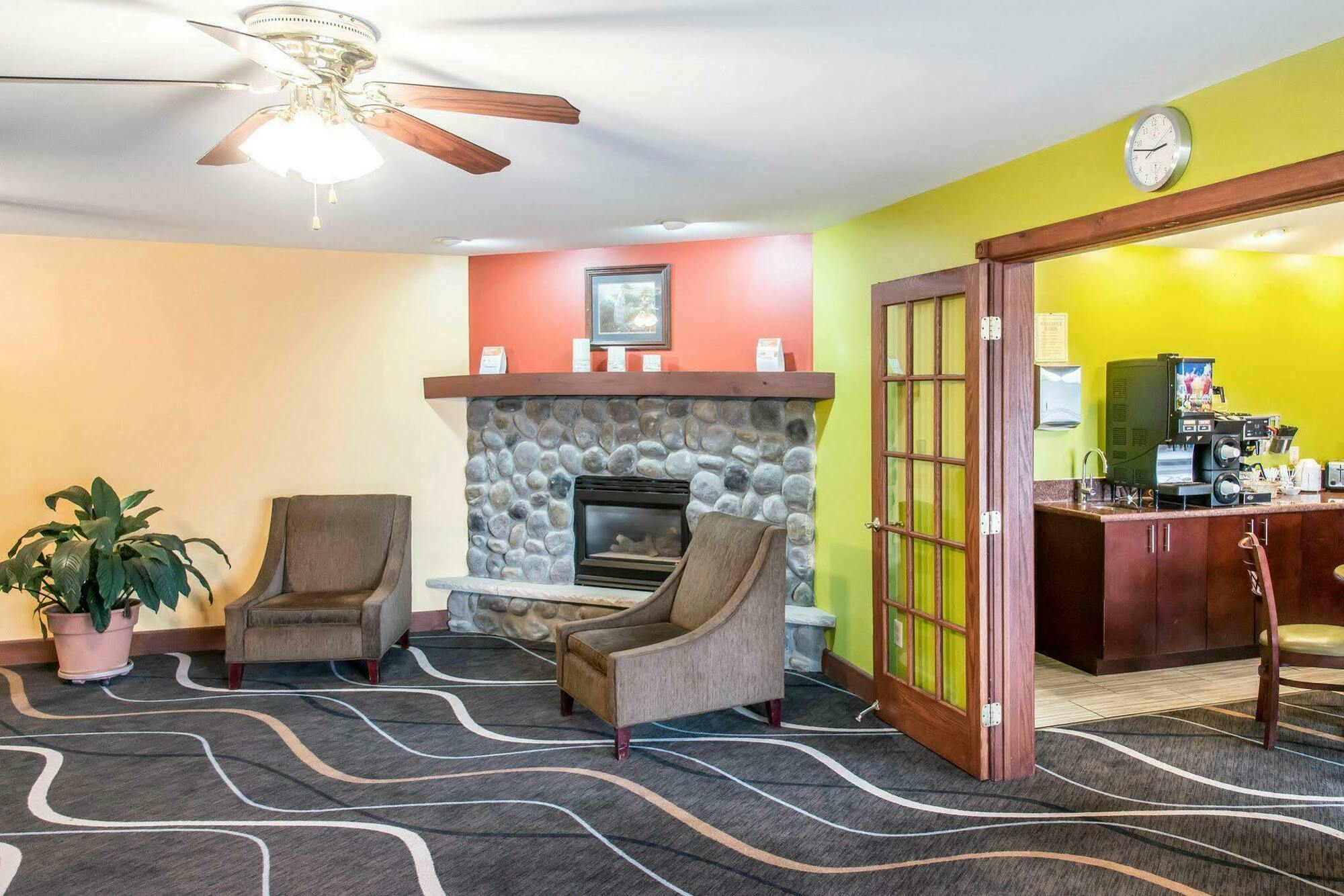 Econo Lodge Inn & Suites Eau Claire Kültér fotó