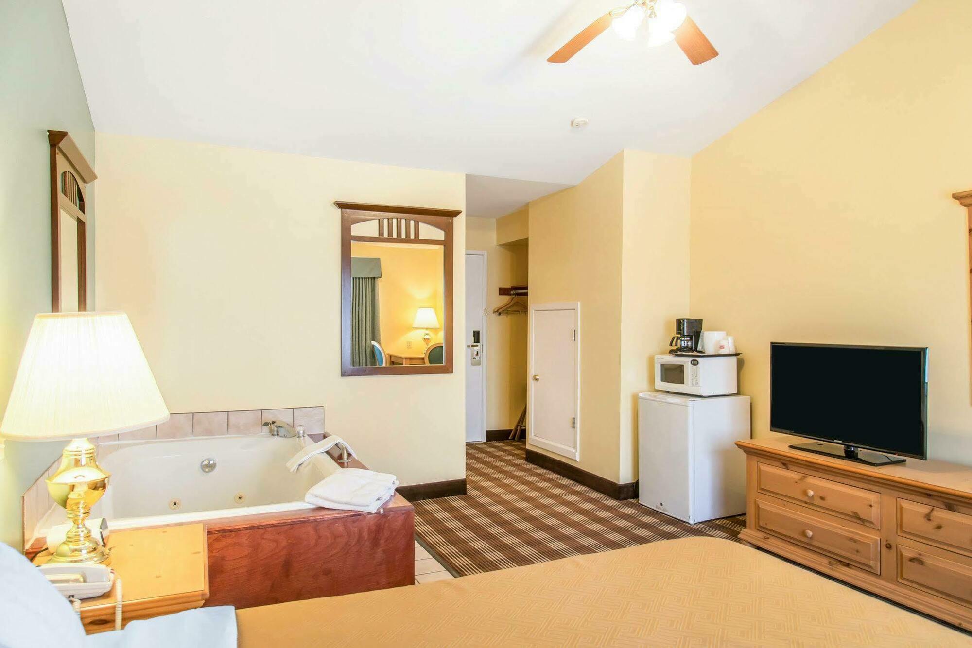 Econo Lodge Inn & Suites Eau Claire Kültér fotó